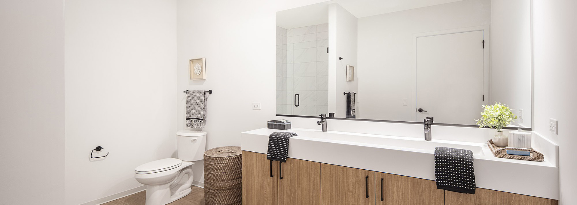 Neveseno Apartments Penthouse Bathroom