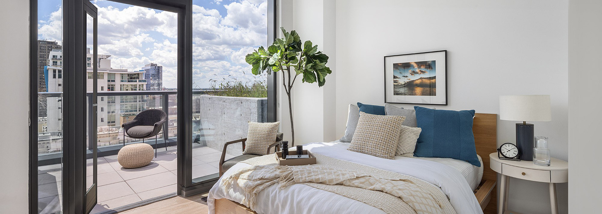 Neveseno South Loop Penthouse Apartment Bedroom
