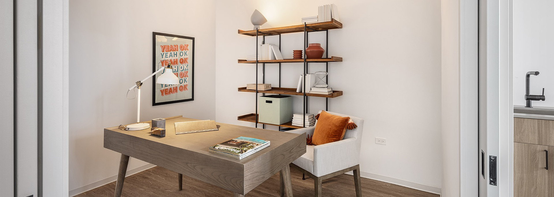 Neveseno Apartments Penthouse Office